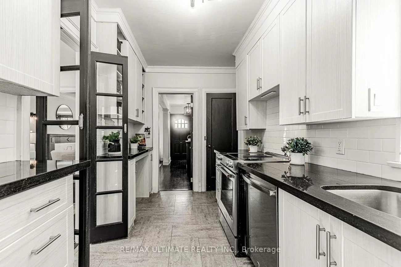 28, Banff, Mount Pleasant East, Toronto