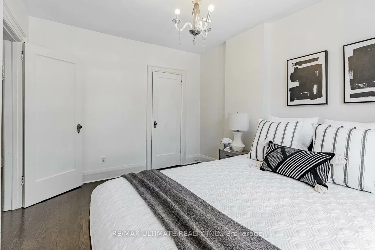 28, Banff, Mount Pleasant East, Toronto