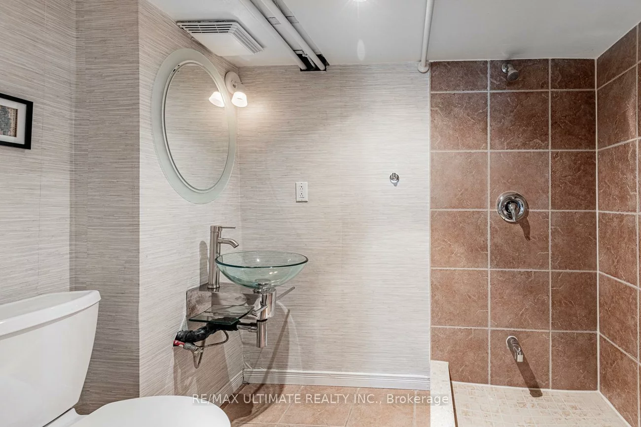 28, Banff, Mount Pleasant East, Toronto