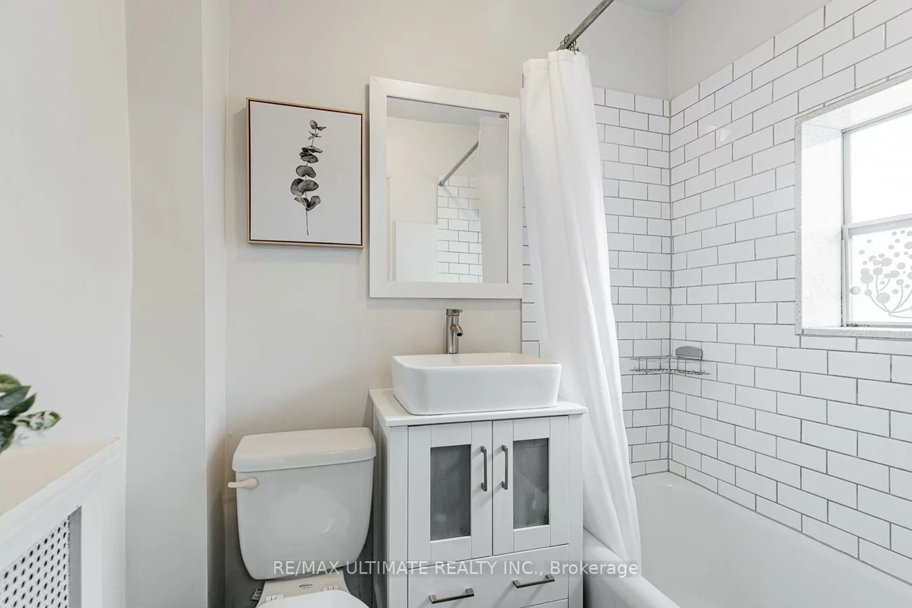 28, Banff, Mount Pleasant East, Toronto