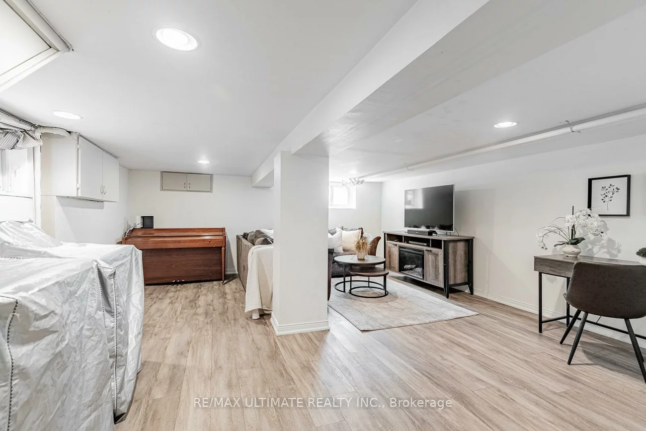 28, Banff, Mount Pleasant East, Toronto