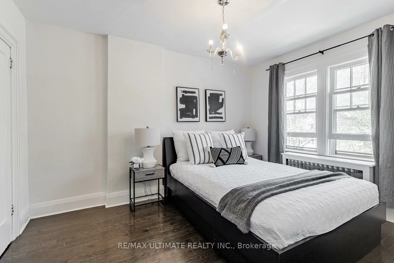 28, Banff, Mount Pleasant East, Toronto