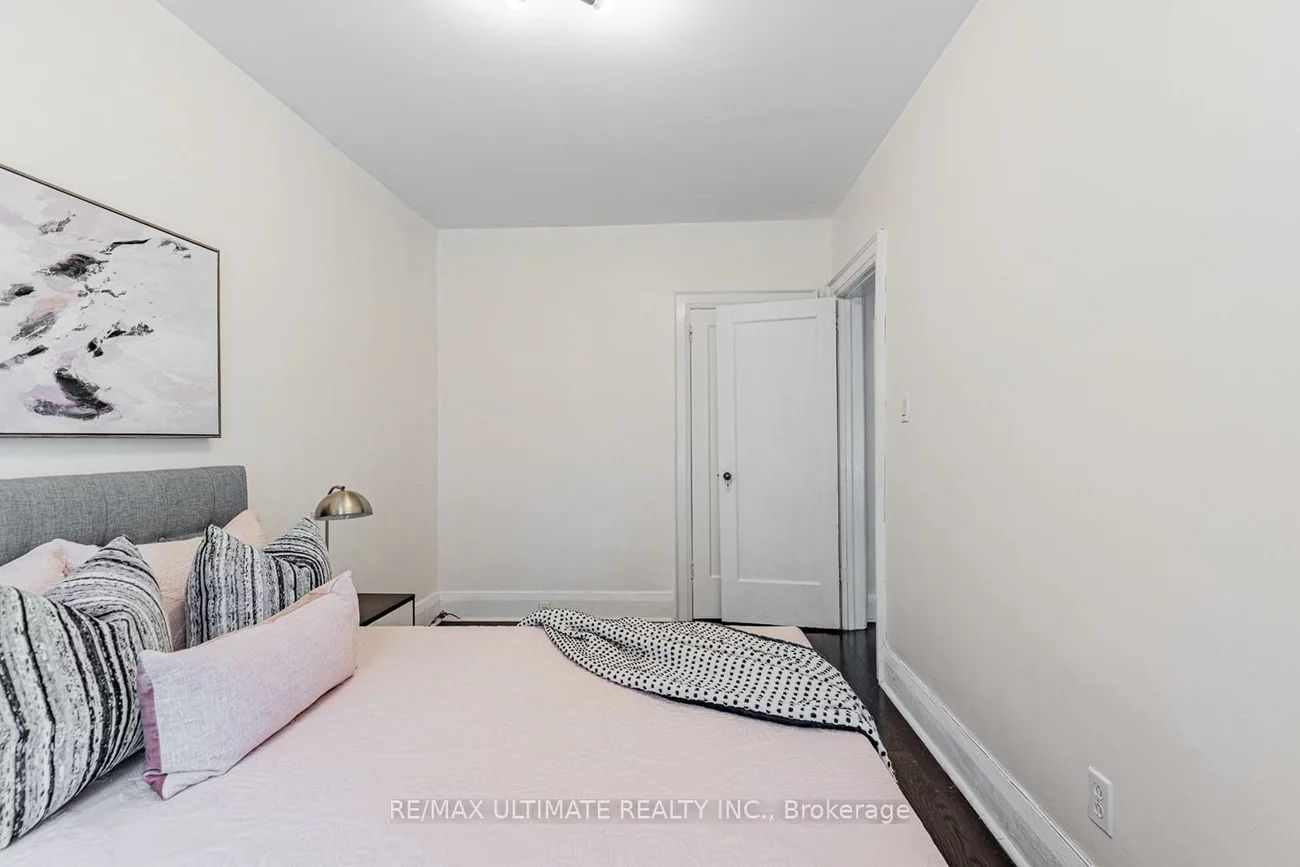 28, Banff, Mount Pleasant East, Toronto