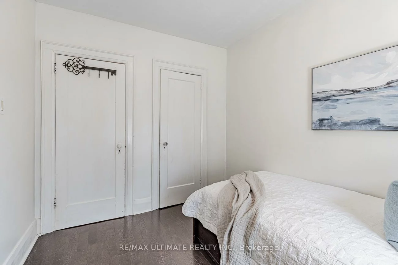 28, Banff, Mount Pleasant East, Toronto