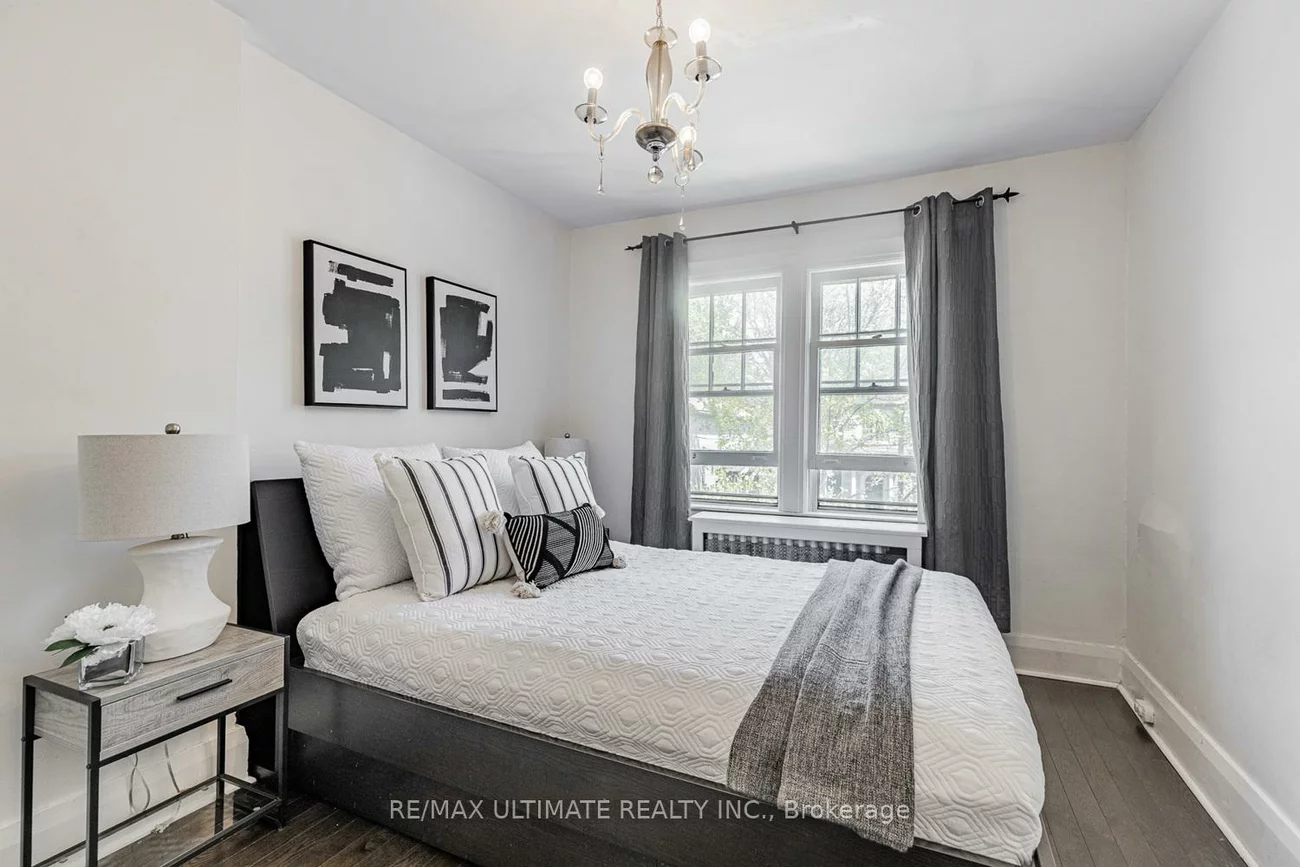 28, Banff, Mount Pleasant East, Toronto