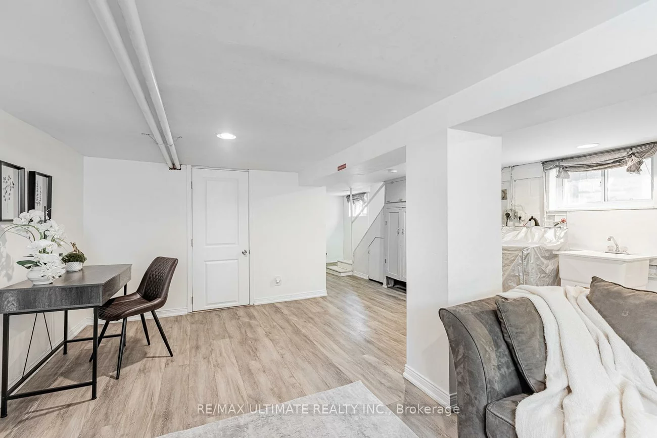 28, Banff, Mount Pleasant East, Toronto