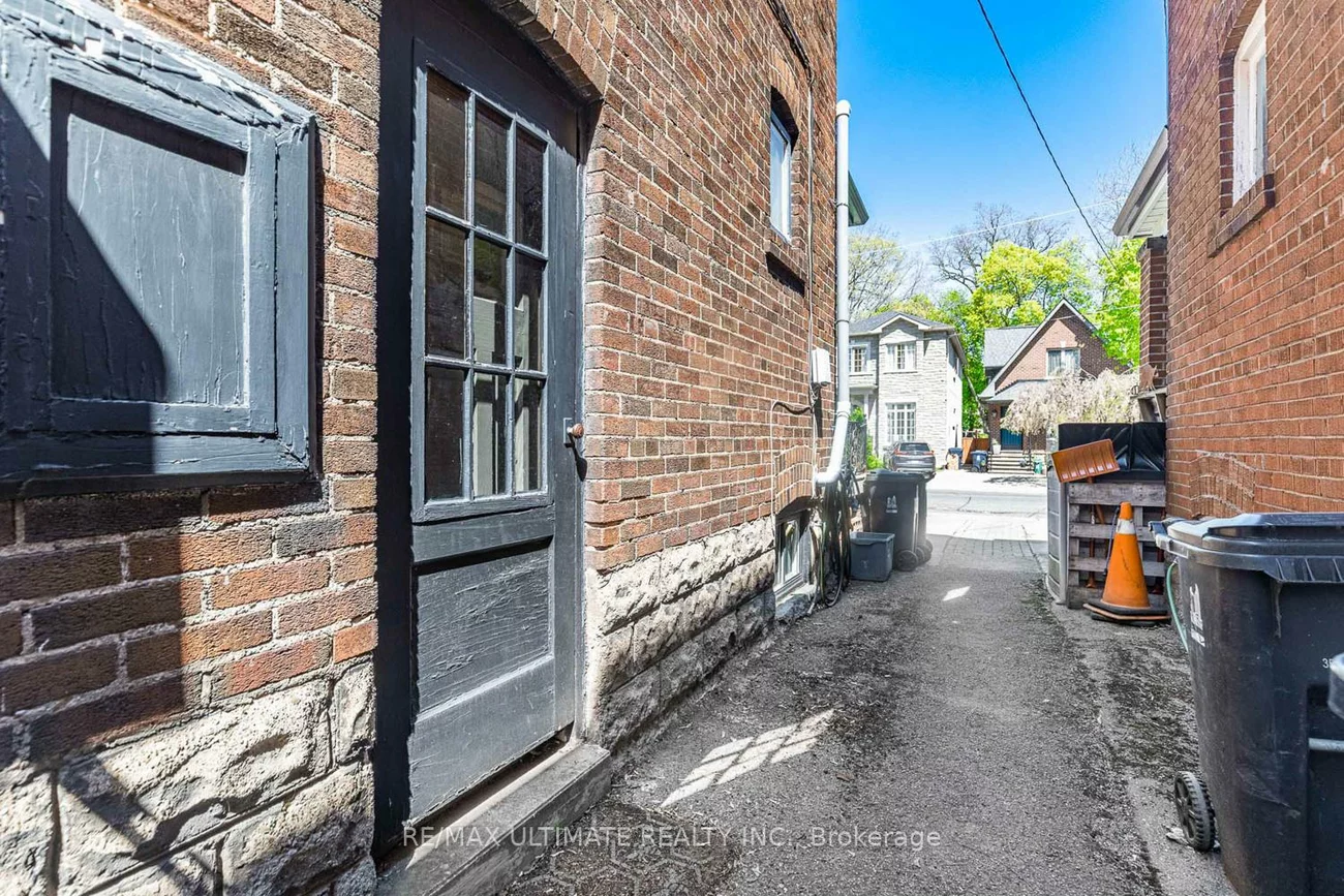 28, Banff, Mount Pleasant East, Toronto