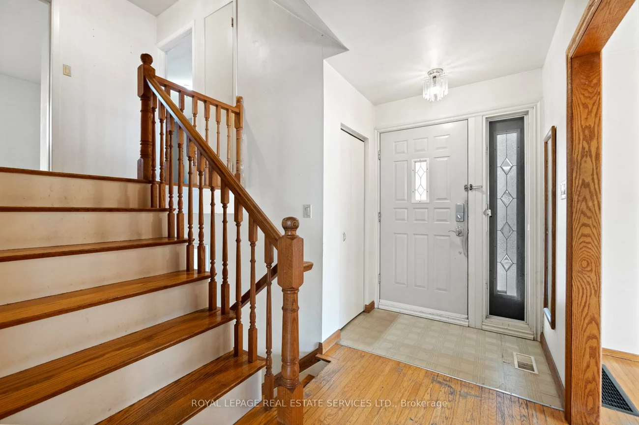 5, Longhope, Don Valley Village, Toronto