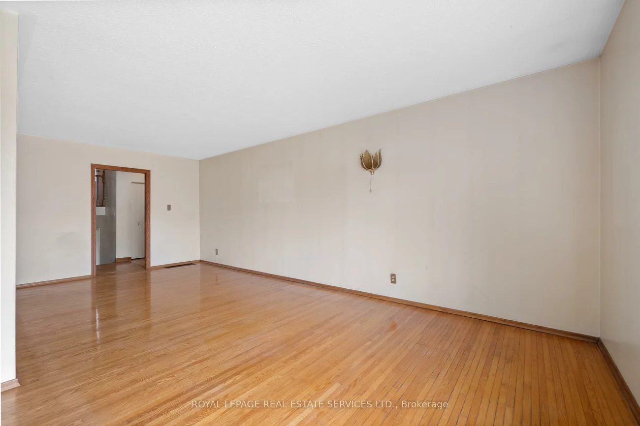 5, Longhope, Don Valley Village, Toronto
