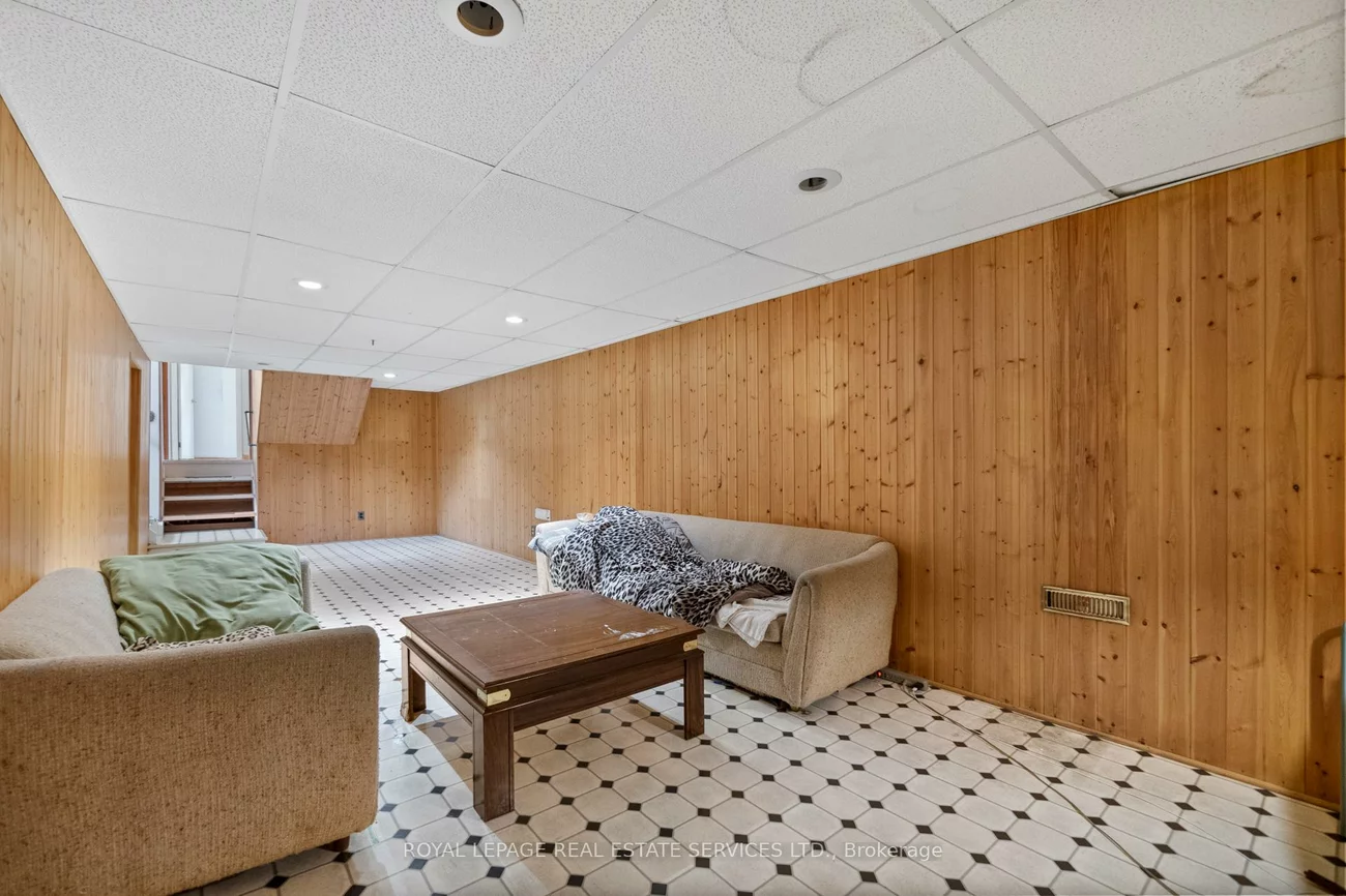 5, Longhope, Don Valley Village, Toronto