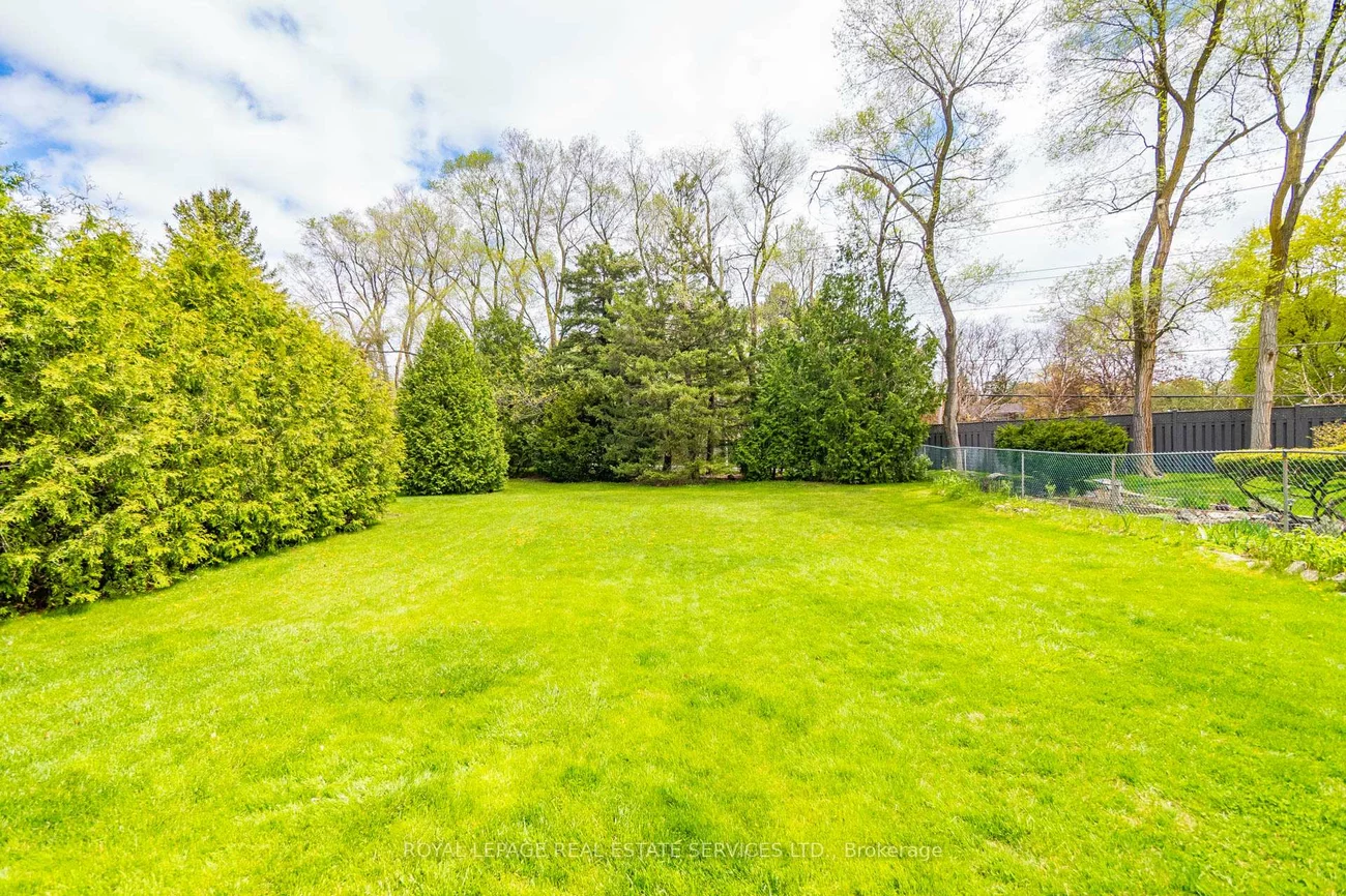 5, Longhope, Don Valley Village, Toronto