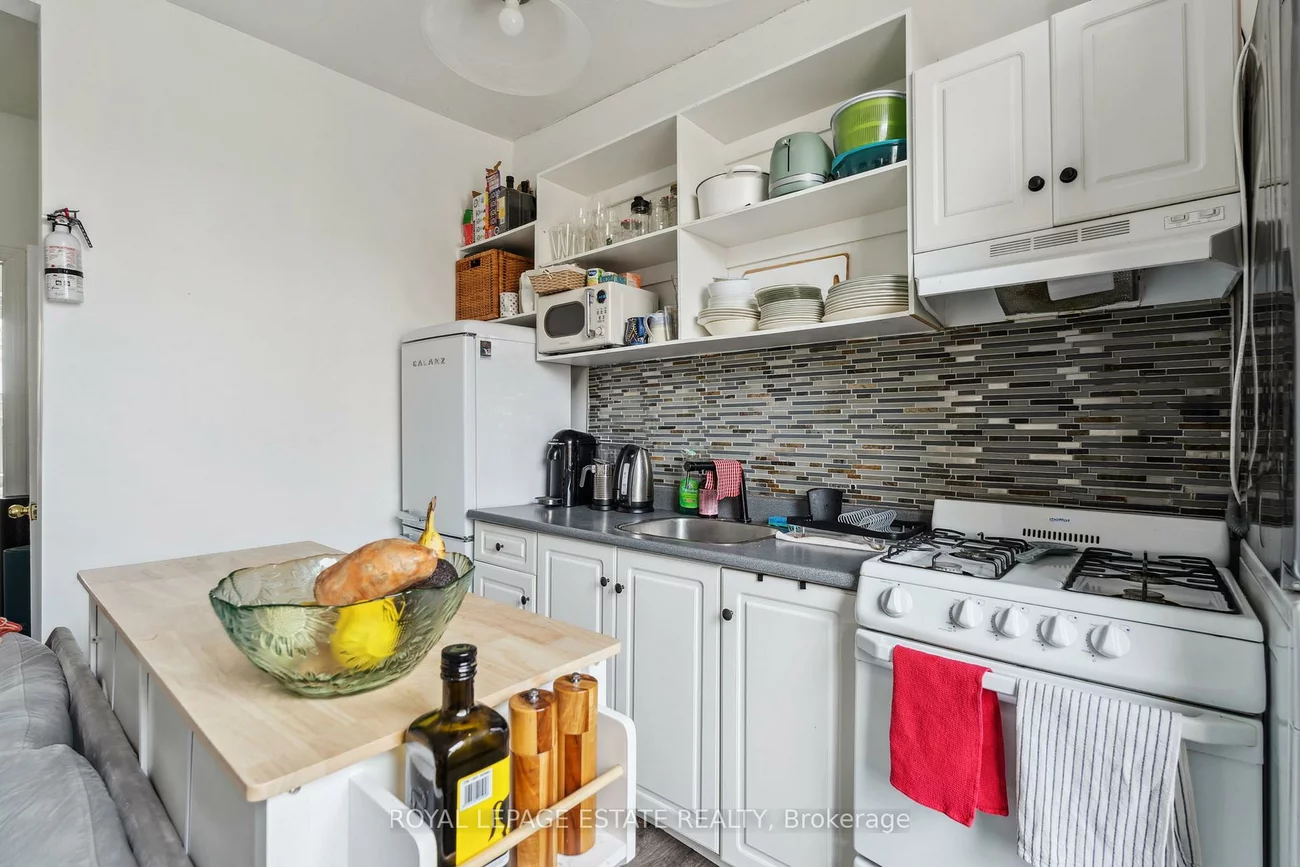 50, Grove, Trinity-Bellwoods, Toronto