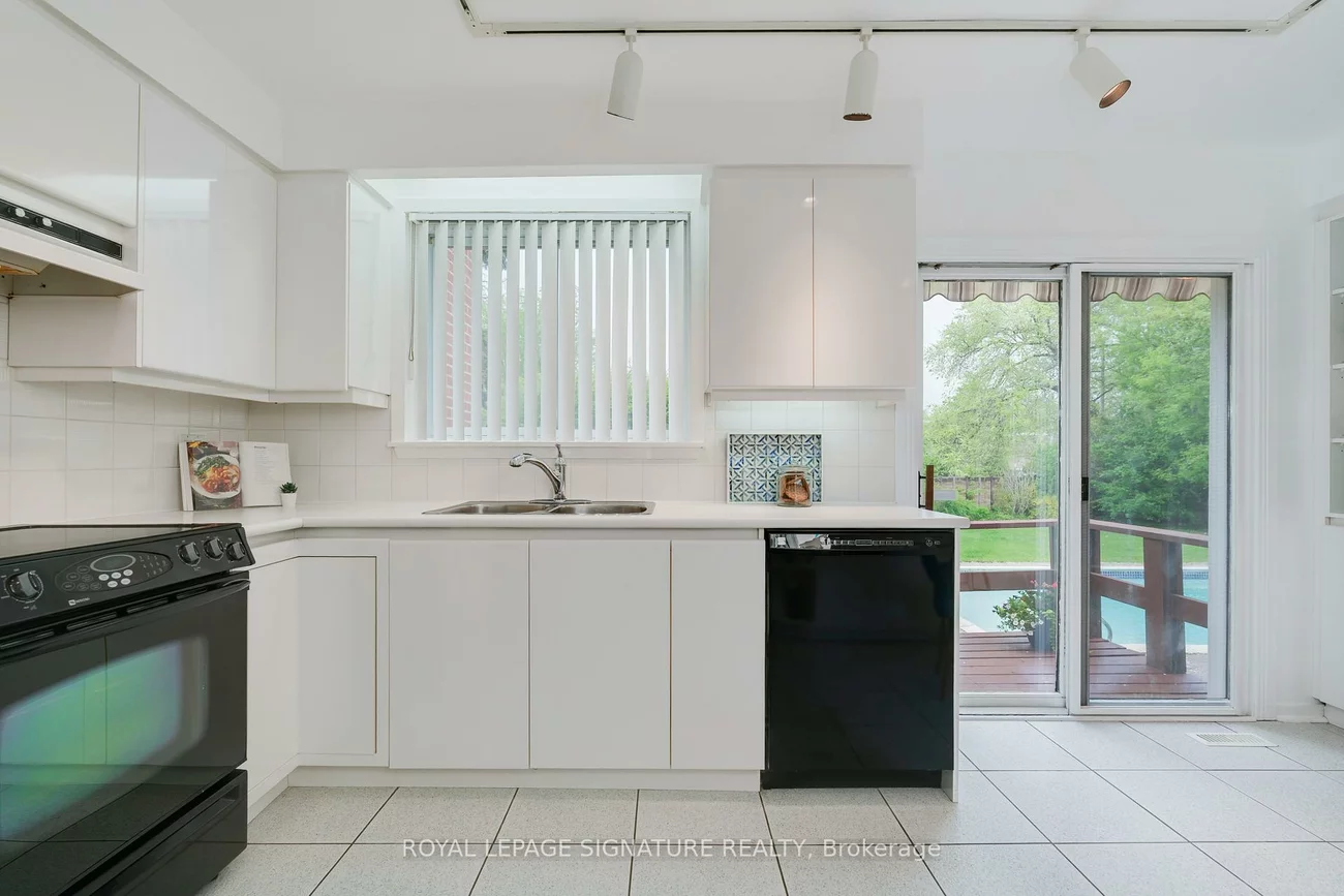 36, Lesgay, Don Valley Village, Toronto