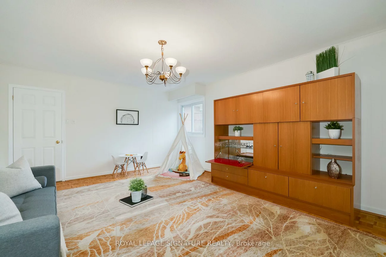 36, Lesgay, Don Valley Village, Toronto