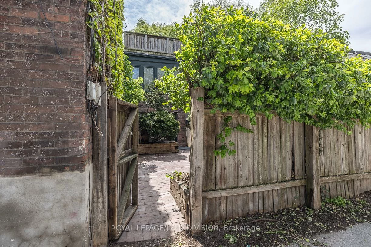 6, Gibson, Annex, Toronto