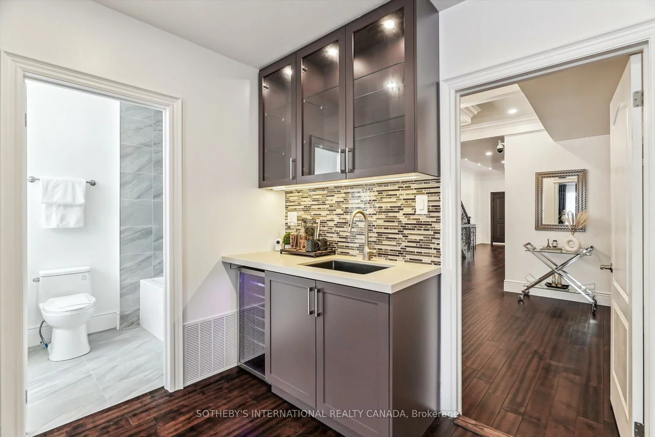 290, Bathurst, Trinity-Bellwoods, Toronto