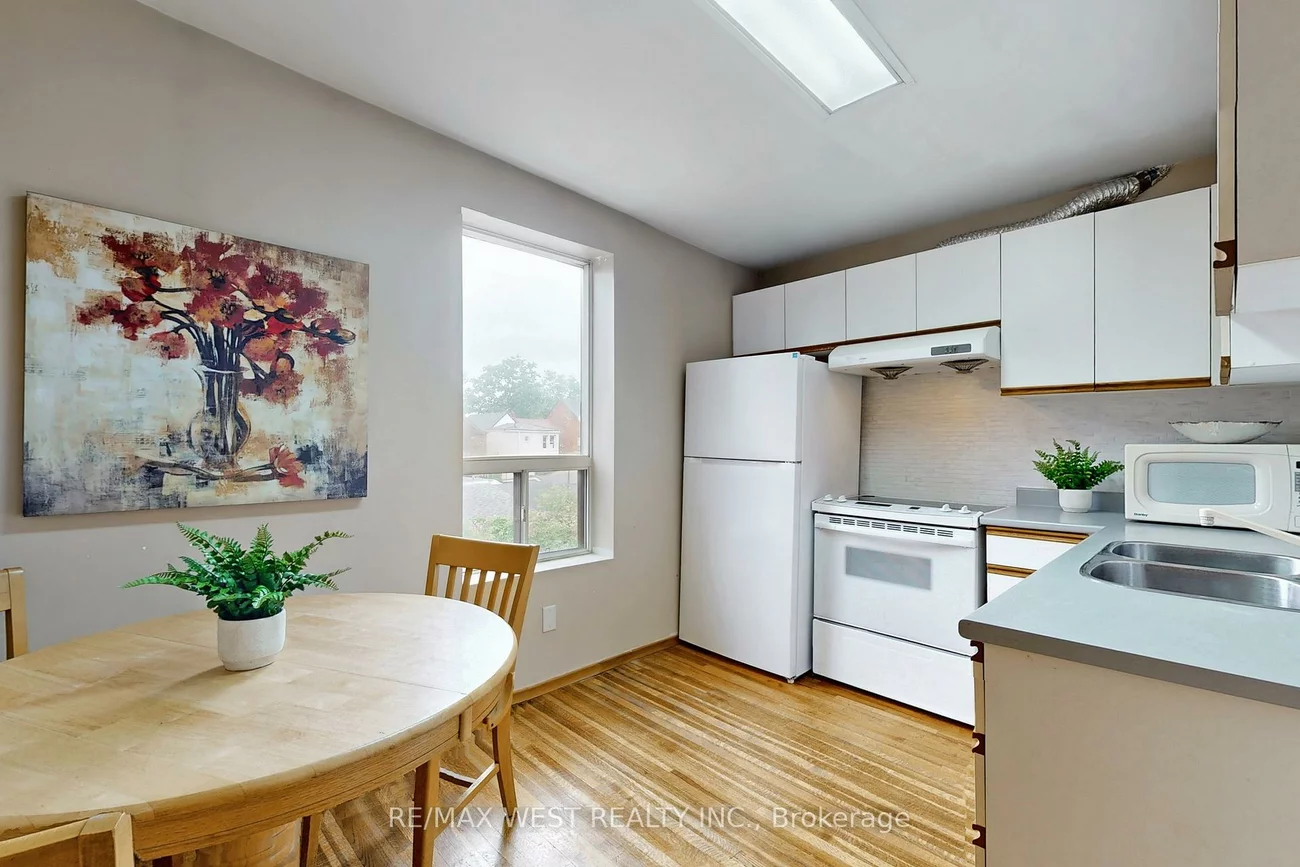 613, Lansdowne, Dufferin Grove, Toronto