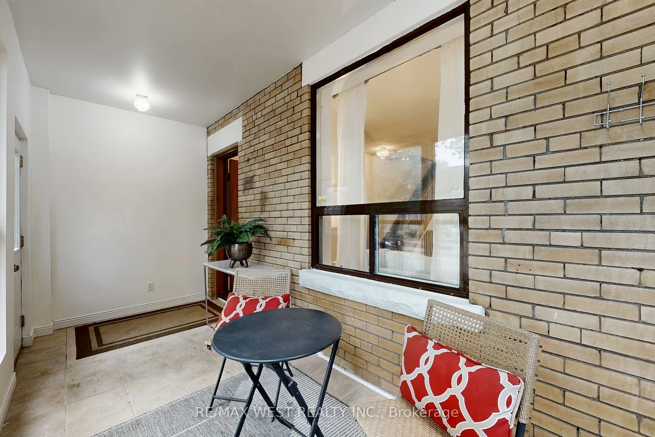 613, Lansdowne, Dufferin Grove, Toronto