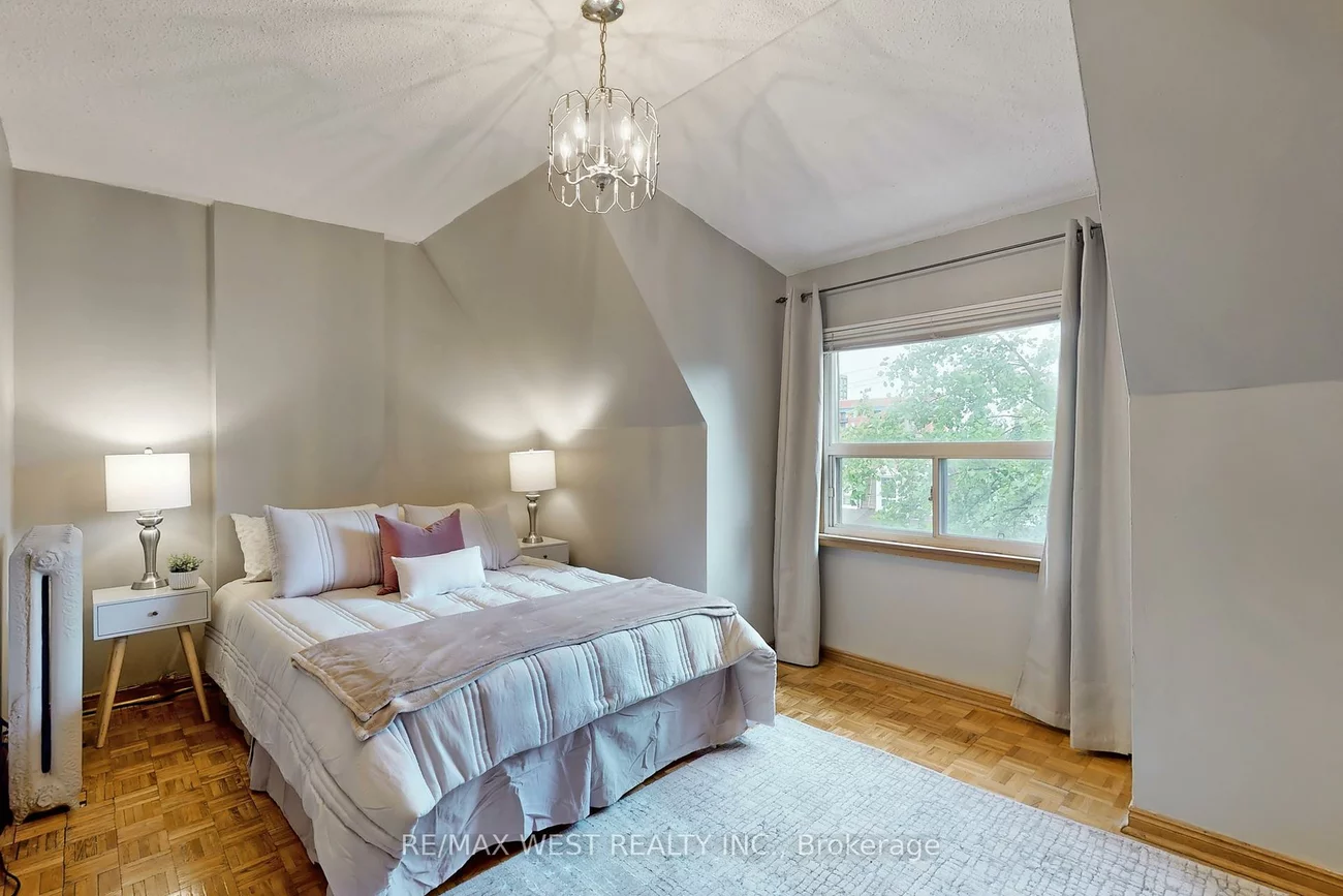 613, Lansdowne, Dufferin Grove, Toronto