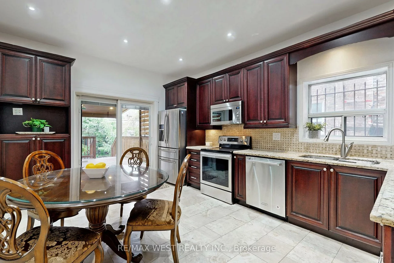 613, Lansdowne, Dufferin Grove, Toronto