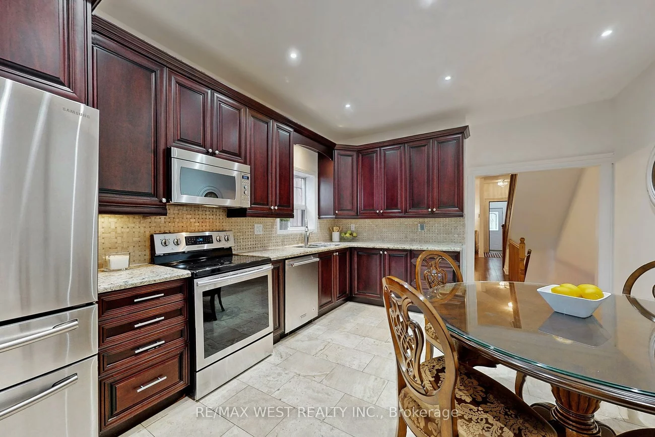 613, Lansdowne, Dufferin Grove, Toronto