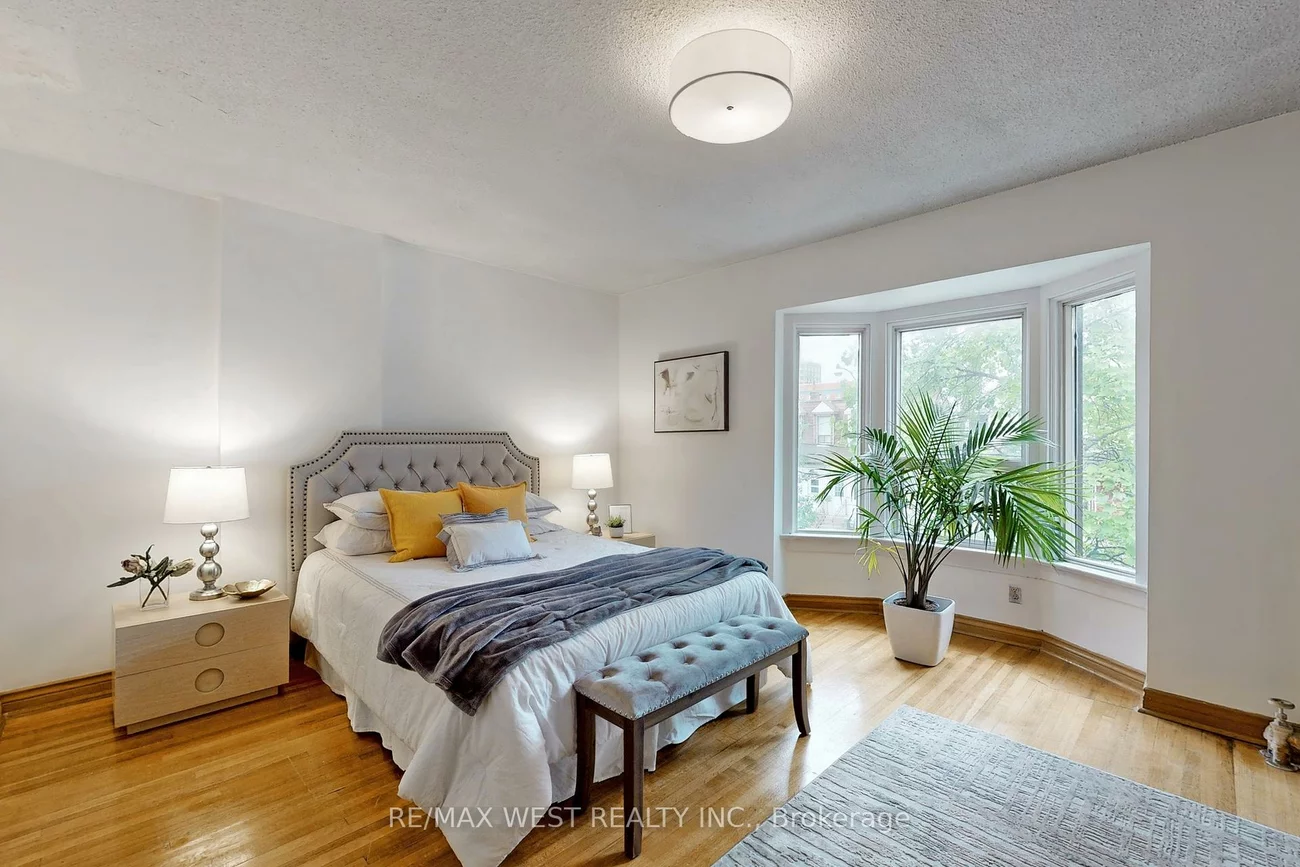 613, Lansdowne, Dufferin Grove, Toronto