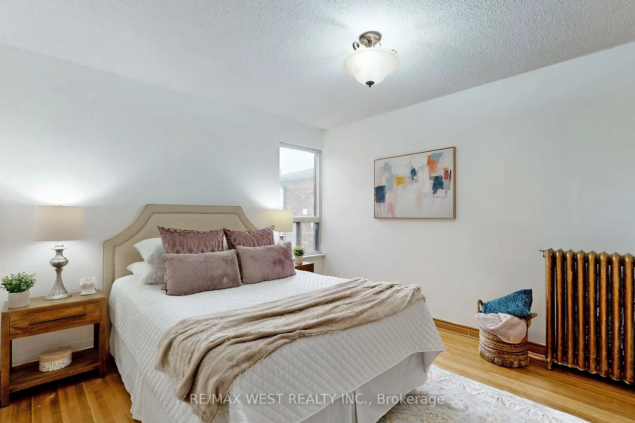 613, Lansdowne, Dufferin Grove, Toronto