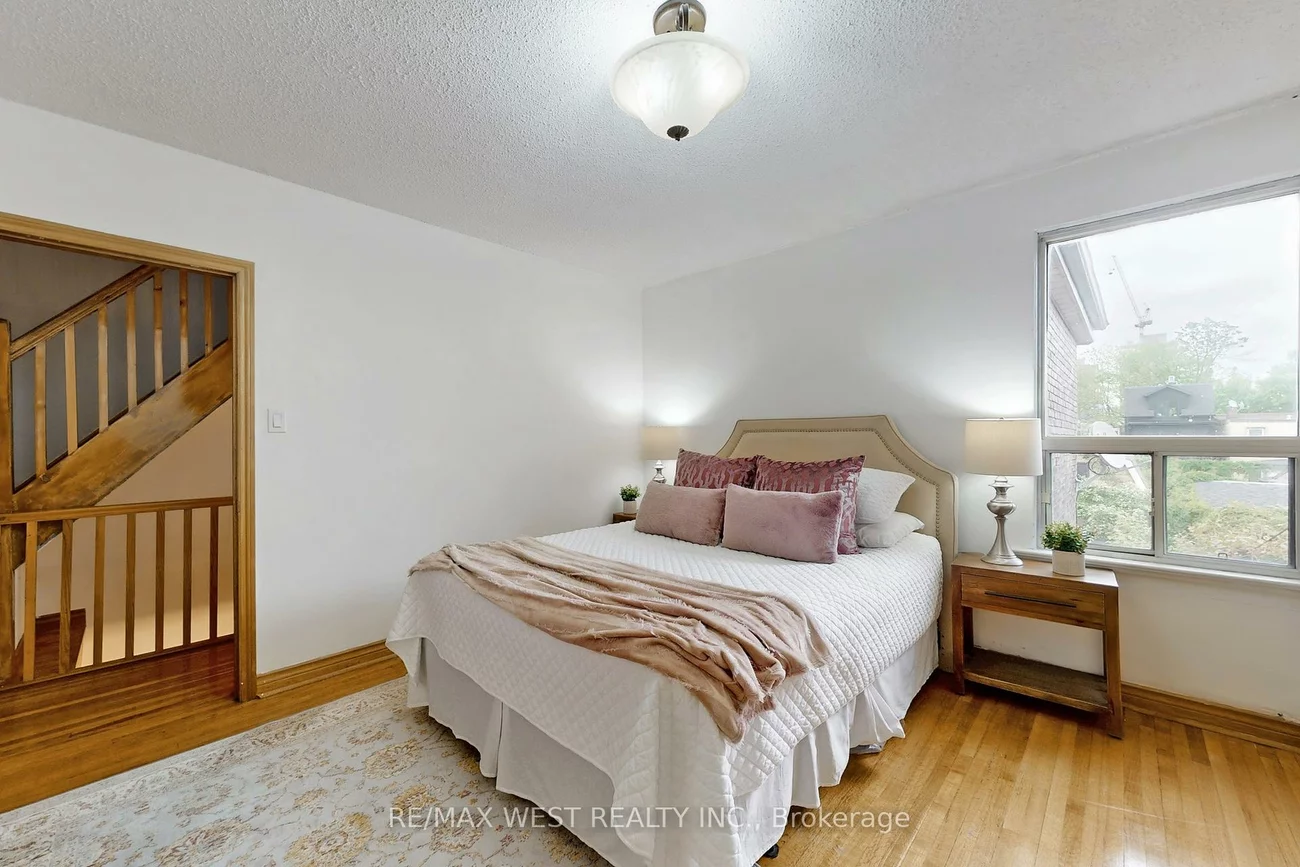 613, Lansdowne, Dufferin Grove, Toronto