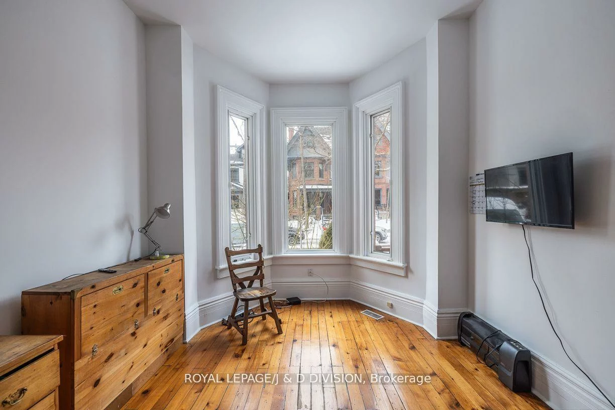 187, Crawford, Trinity-Bellwoods, Toronto