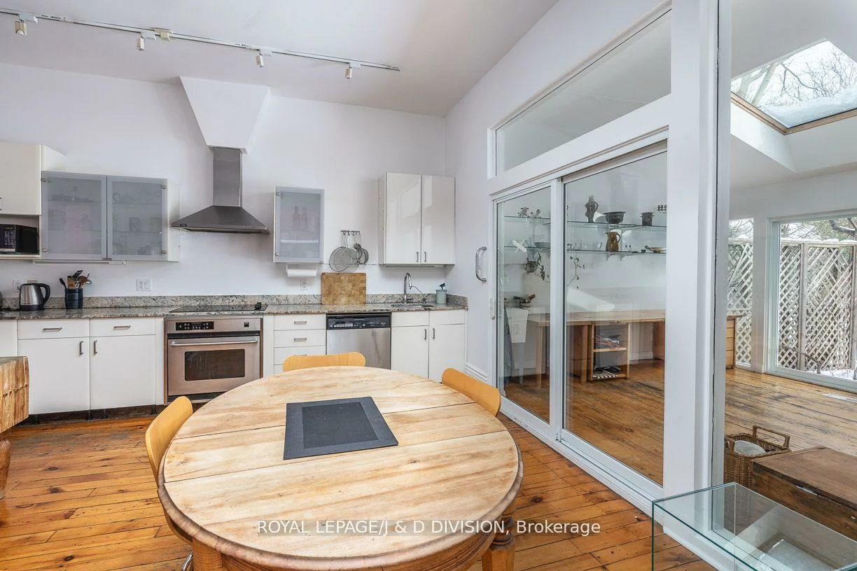 187, Crawford, Trinity-Bellwoods, Toronto