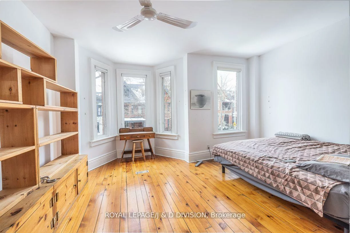 187, Crawford, Trinity-Bellwoods, Toronto