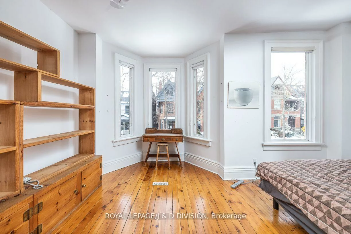 187, Crawford, Trinity-Bellwoods, Toronto