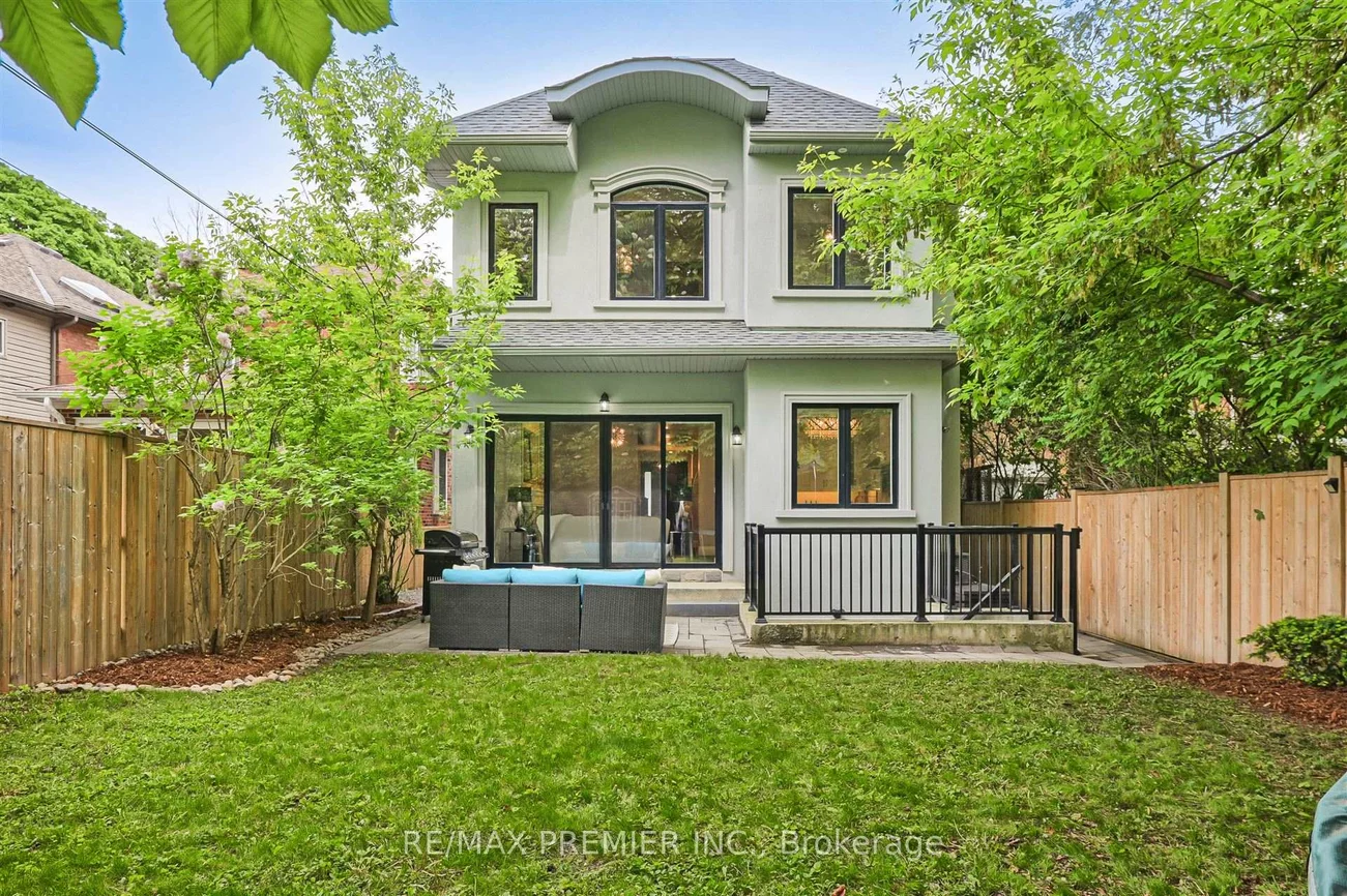 16, Leith, Lawrence Park North, Toronto