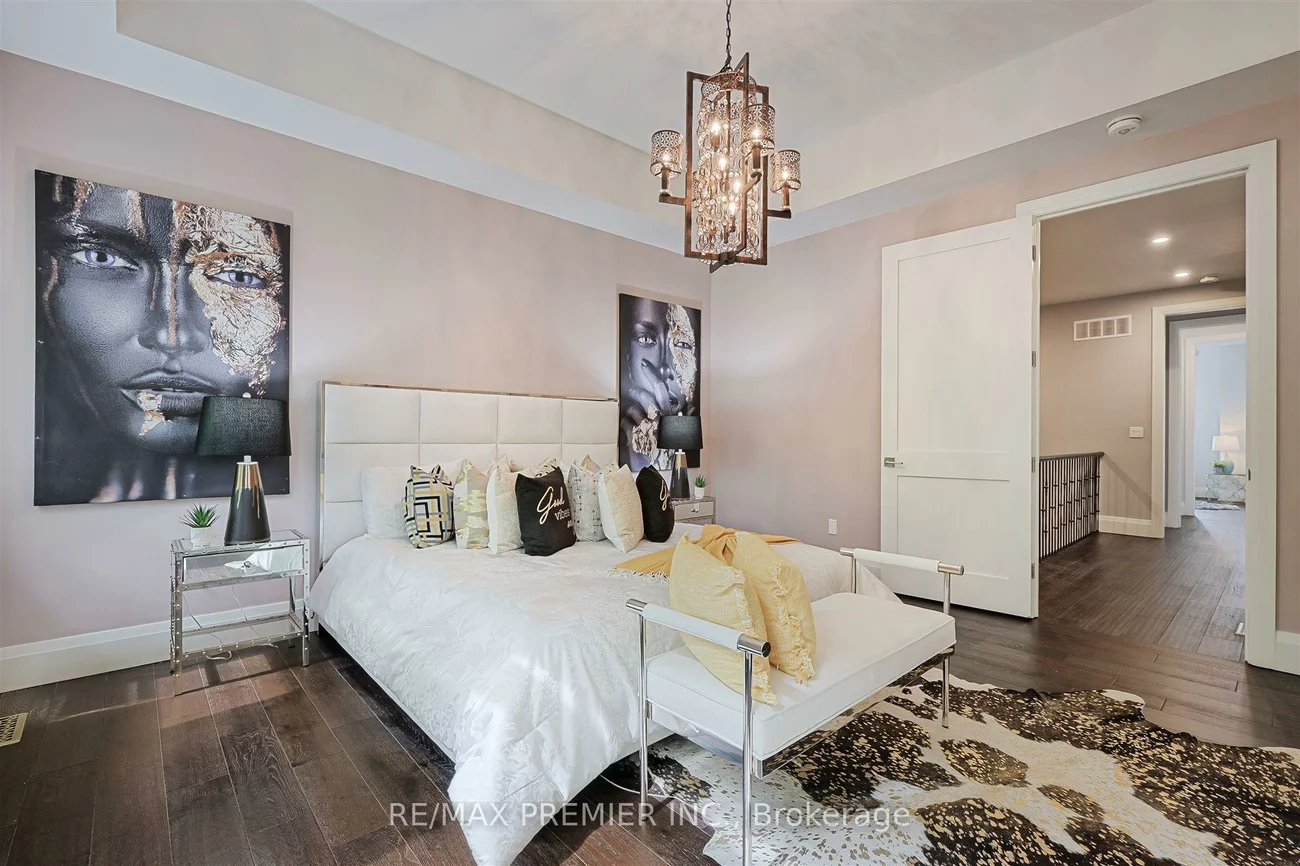 16, Leith, Lawrence Park North, Toronto