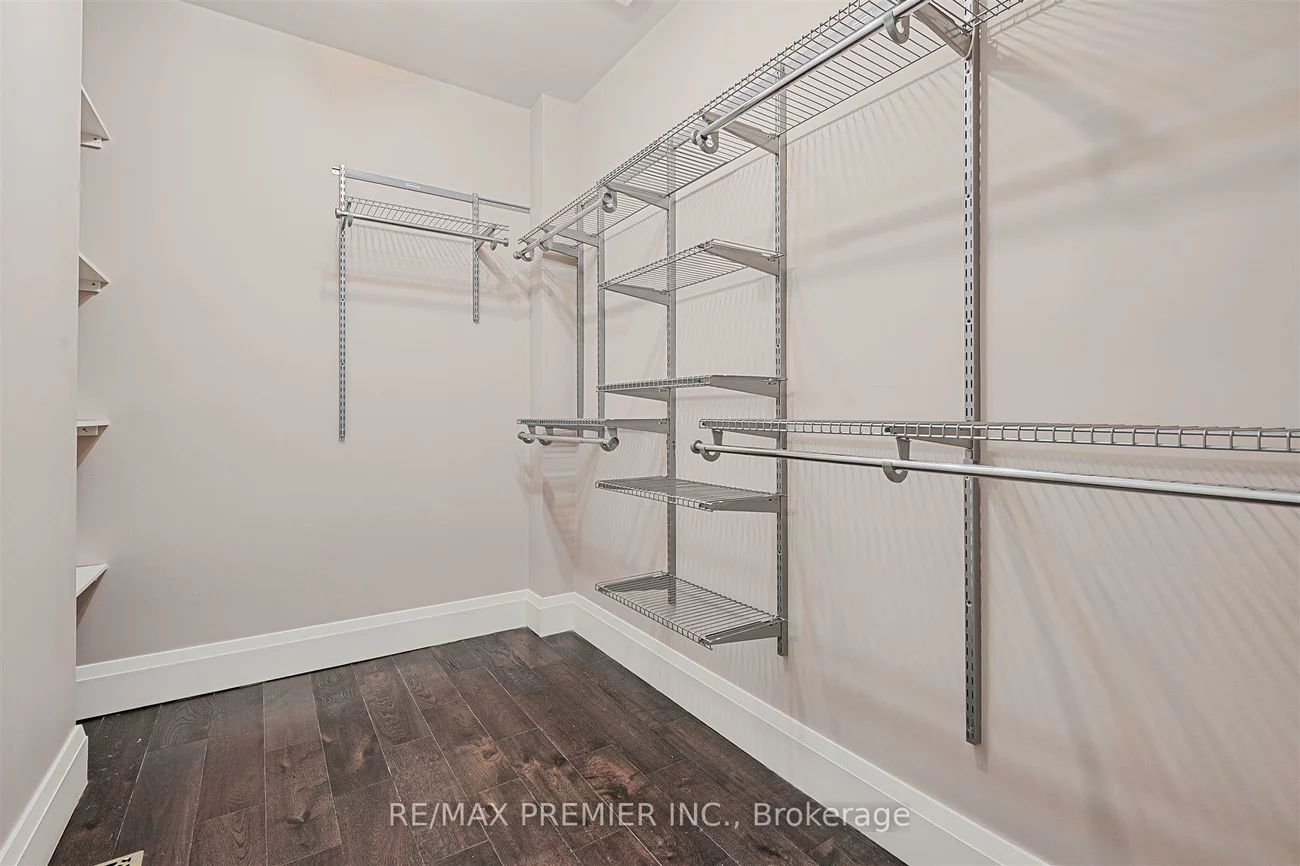 16, Leith, Lawrence Park North, Toronto