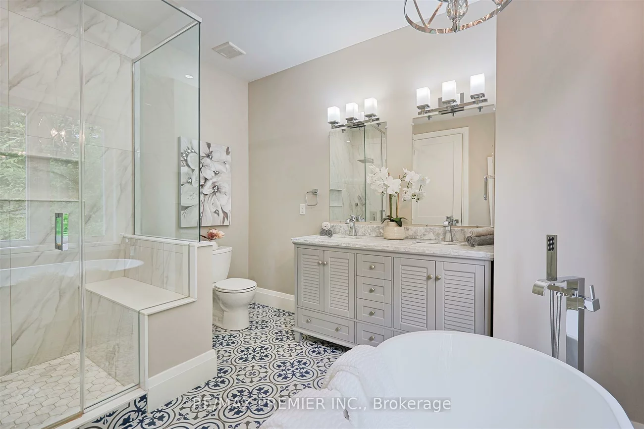16, Leith, Lawrence Park North, Toronto