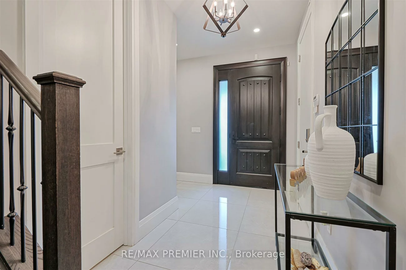 16, Leith, Lawrence Park North, Toronto