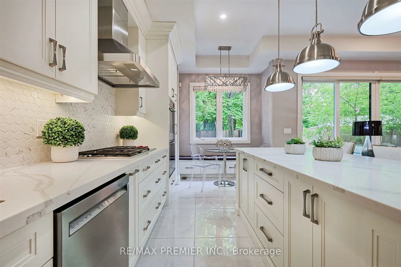 16, Leith, Lawrence Park North, Toronto