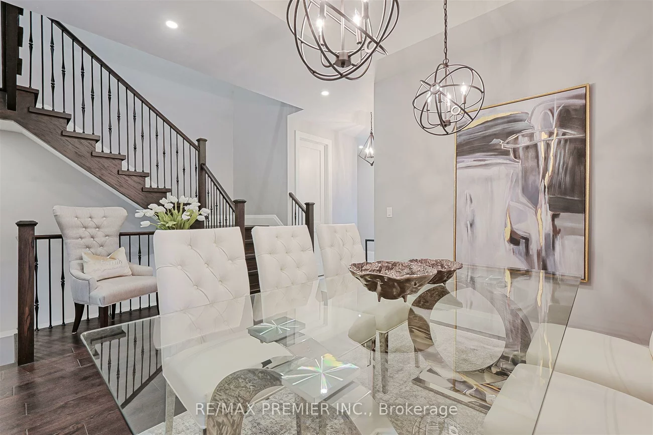16, Leith, Lawrence Park North, Toronto