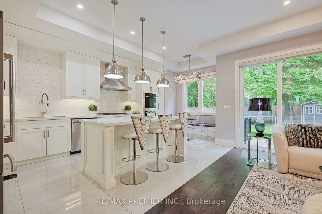 16, Leith, Lawrence Park North, Toronto