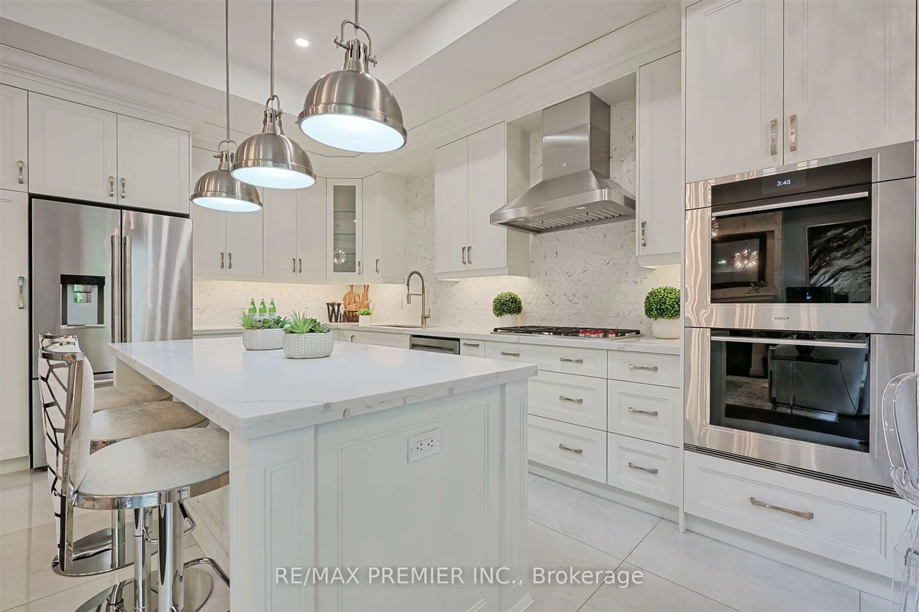 16, Leith, Lawrence Park North, Toronto