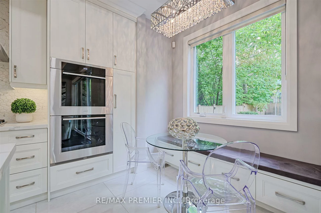 16, Leith, Lawrence Park North, Toronto