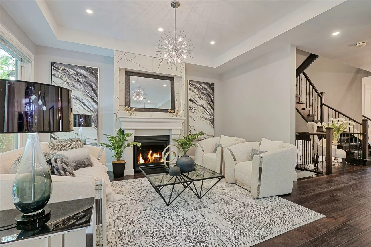 16, Leith, Lawrence Park North, Toronto