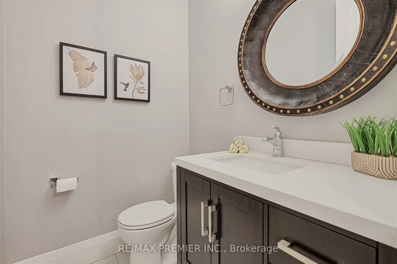 16, Leith, Lawrence Park North, Toronto