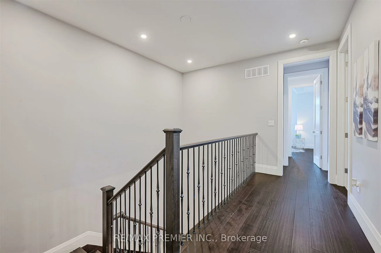 16, Leith, Lawrence Park North, Toronto