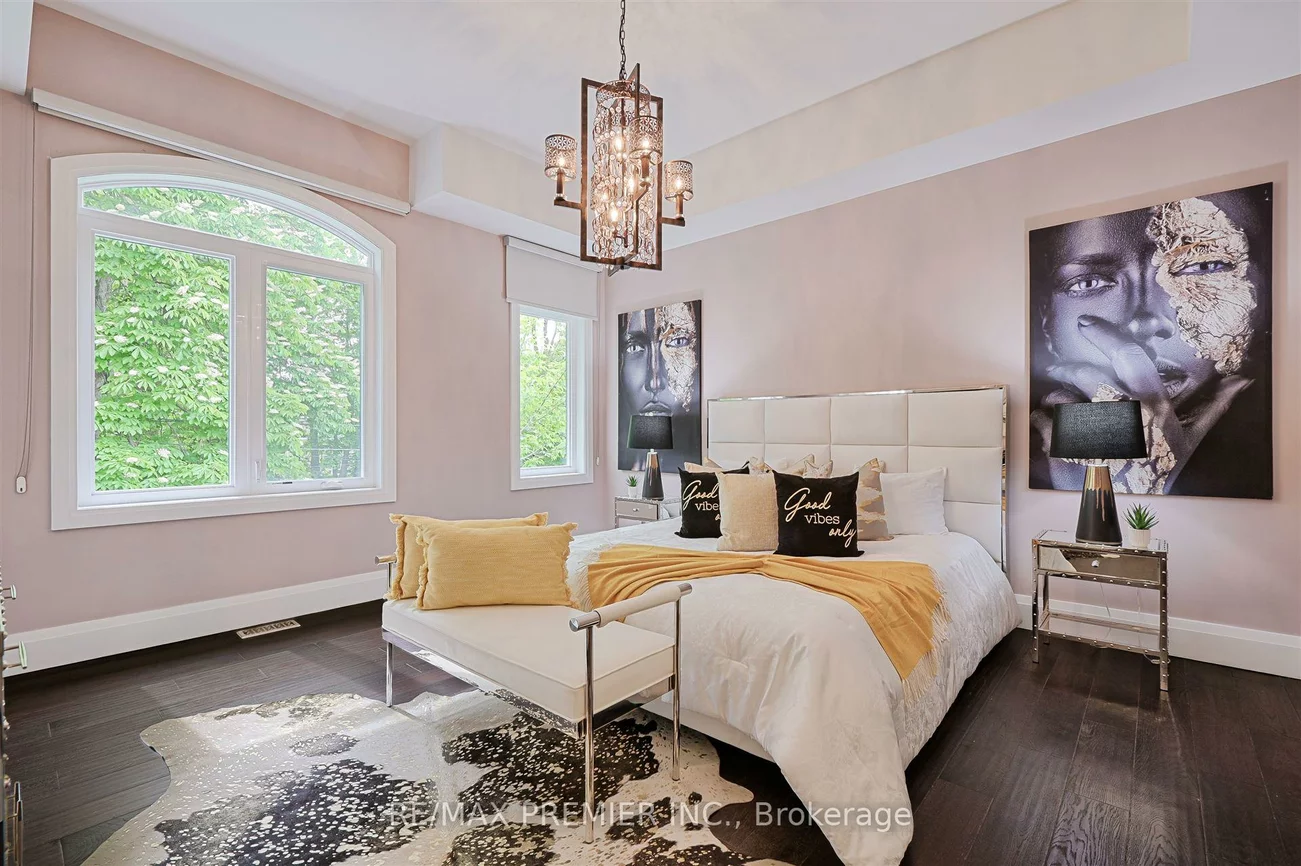16, Leith, Lawrence Park North, Toronto