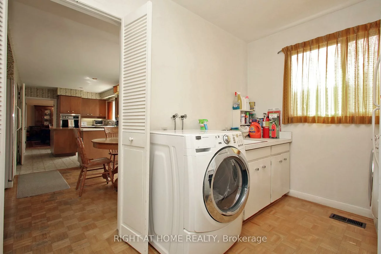 113, Lord Seaton, St. Andrew-Windfields, Toronto