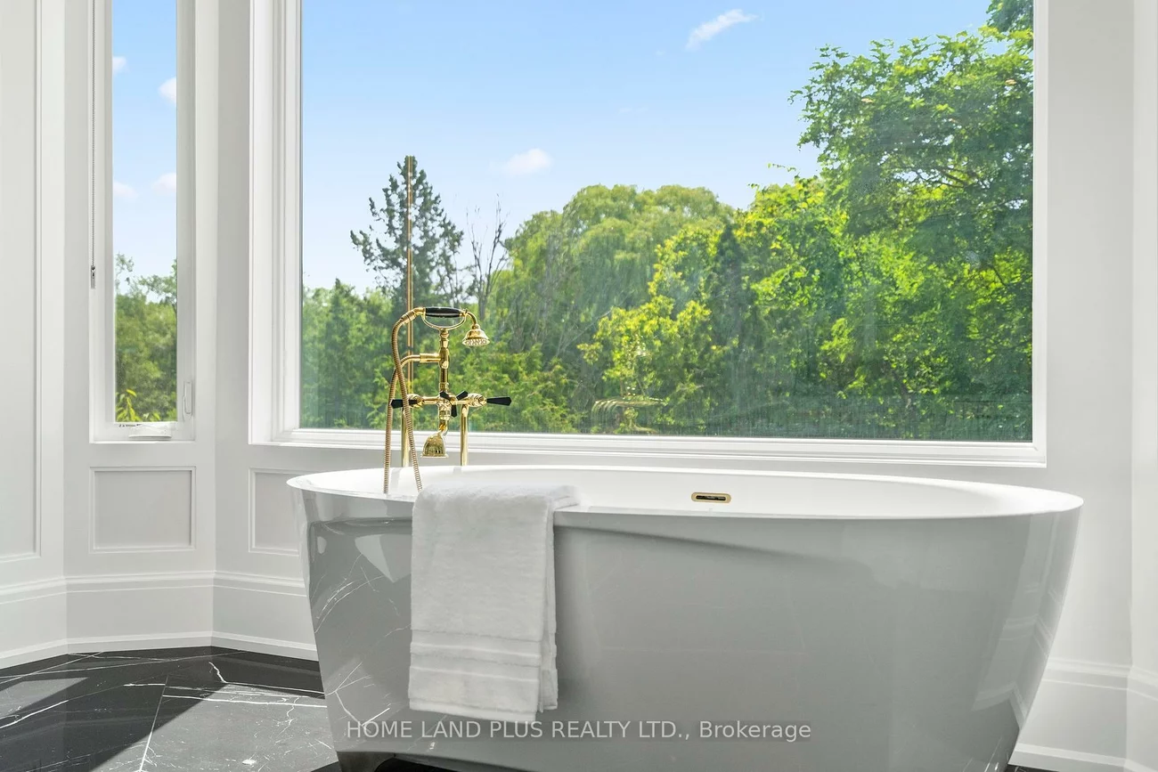 77, Citation, Bayview Village, Toronto