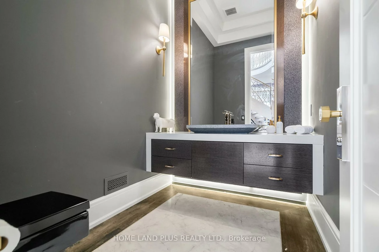 77, Citation, Bayview Village, Toronto