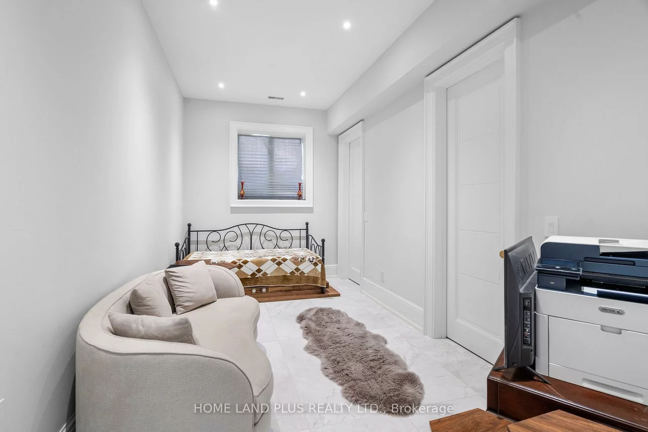 77, Citation, Bayview Village, Toronto